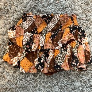 VESTIQUE mini skirt- never worn- size M